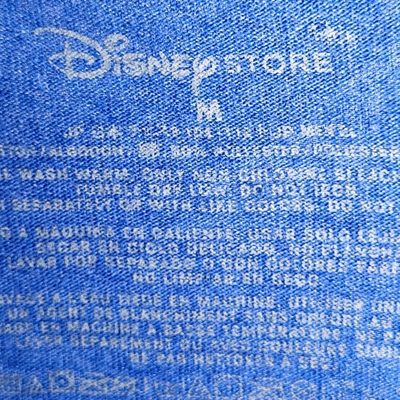 2/20$ Disney Store Captain Marvel blue short sleeve graffic worn out design Sz M - Picture 8 of 9